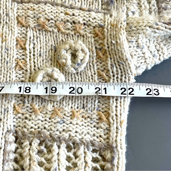 Hand-Knitted Sweater – Crewneck with Decorative Buttons – Size Medium - Picture 8 of 9